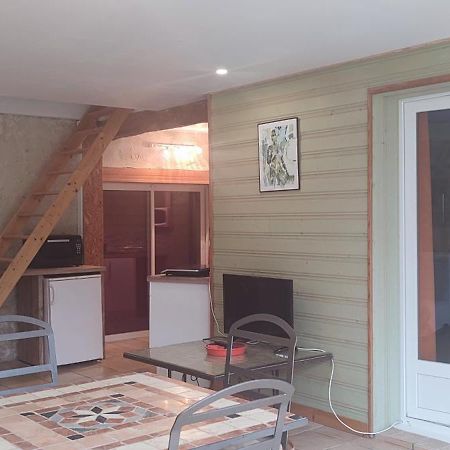Gite Cosy, Sur Jardin, Terrasse Privee, Parking Au Calme En Rdc Gémozac Eksteriør bilde