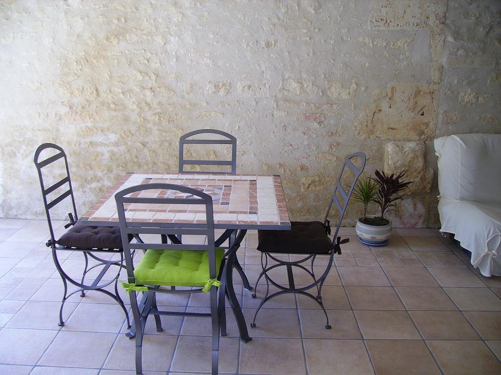 Gite Cosy, Sur Jardin, Terrasse Privee, Parking Au Calme En Rdc Gémozac Eksteriør bilde